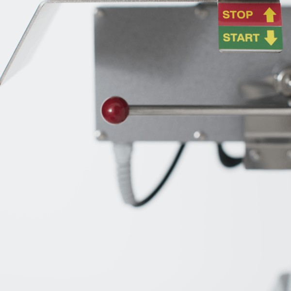 GIF animation showing how the KT-325 band saw is started and stopped